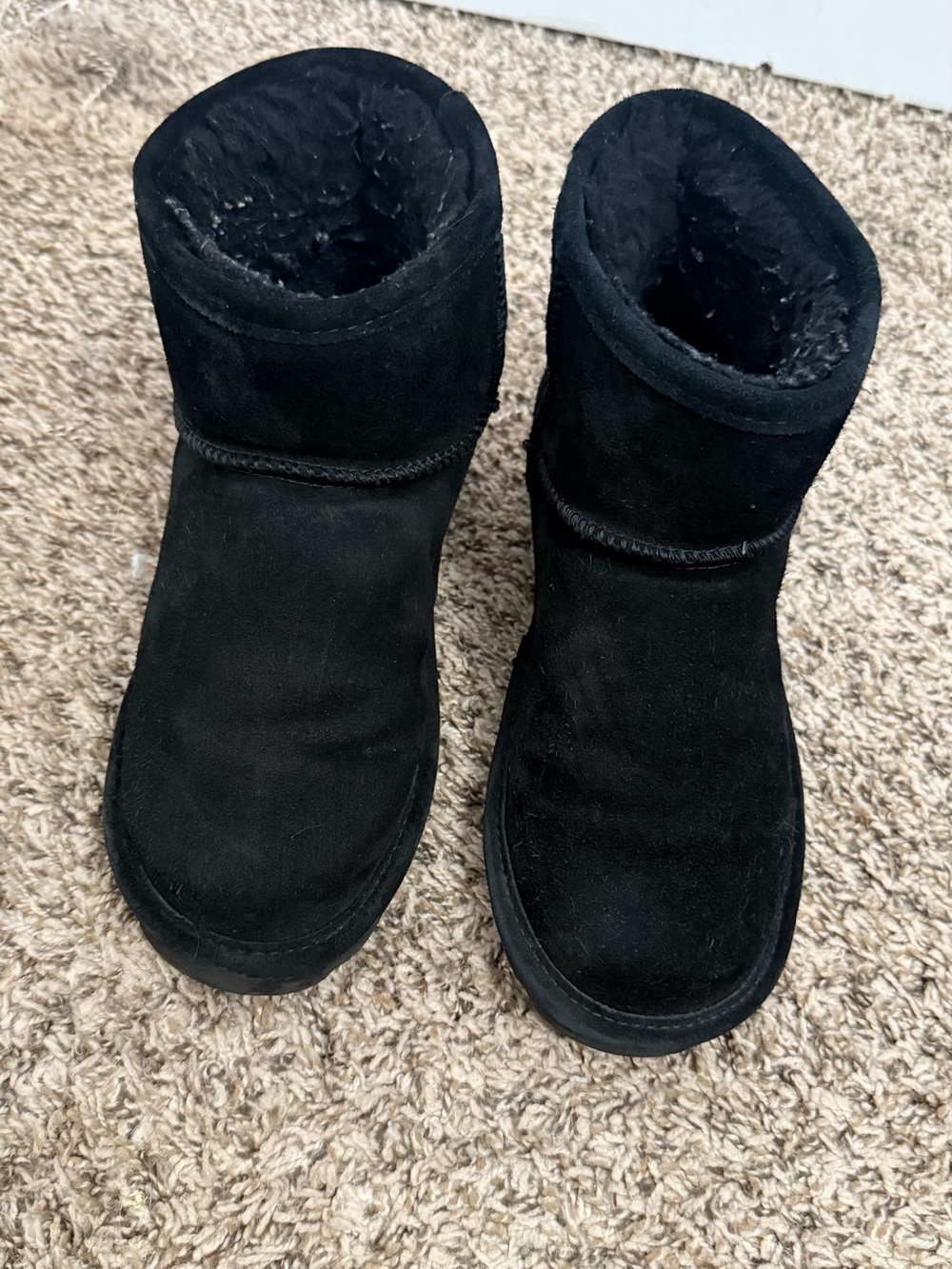 BEARPAW Black Suede Elle Short Winter Ankle Boots Size 7